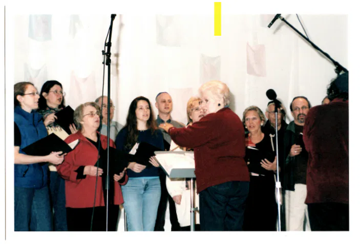 Shaar Shalom Choir rehearsing for ENCORE! May 11, 2003