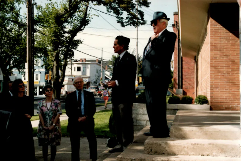 Sign Unveiling: Lloyd Newman