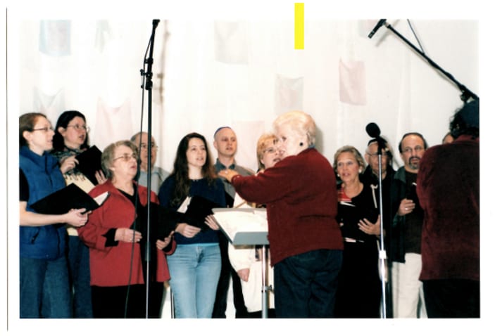Shaar Shalom Choir rehearsing for ENCORE! May 11, 2003